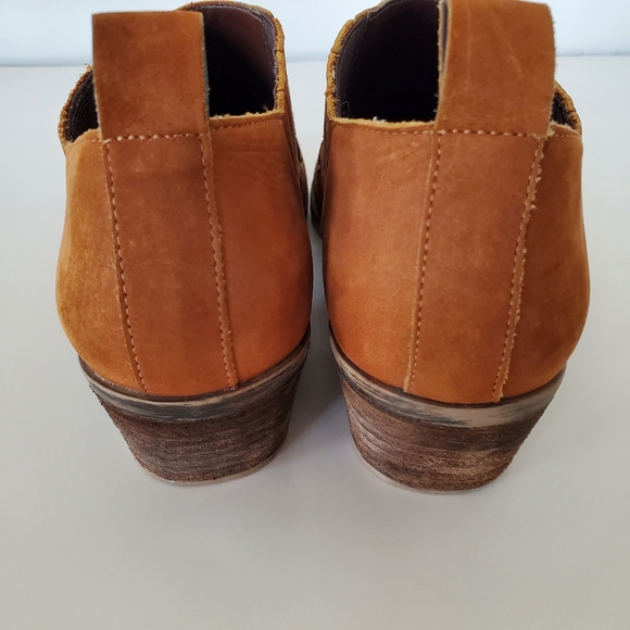 STEVE MADDEN Women Sz 9 AUCKLAND Western Cognac Leather Booties Cuban Heels EUC - Picture 5 of 14